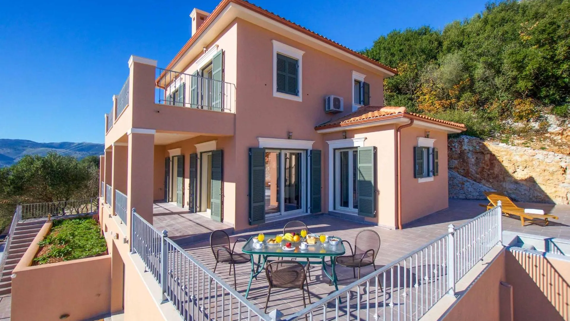 Villa Remvi Ferendinata Greece